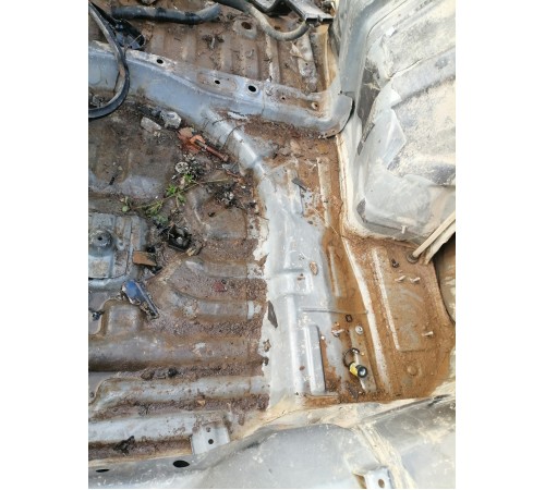 Ниша багажника (запасного колеса)