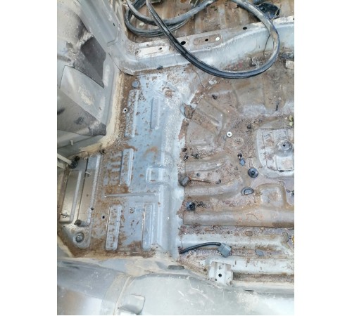 Ниша багажника (запасного колеса)