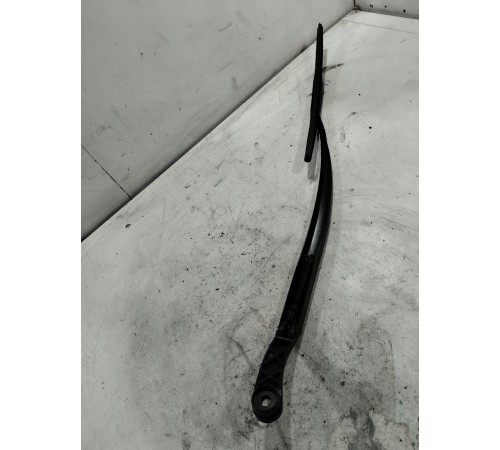 Поводок стеклоочистителя правый