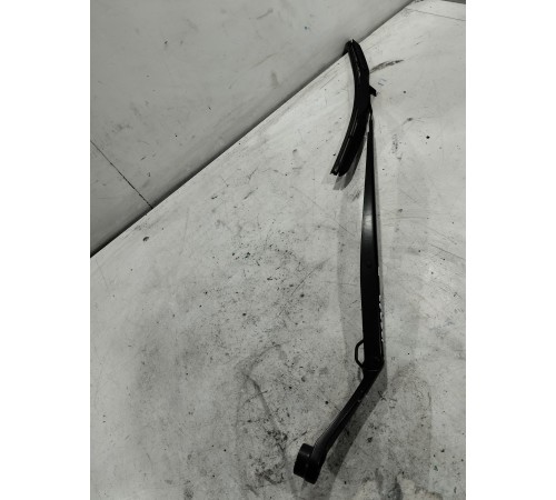 Поводок стеклоочистителя правый