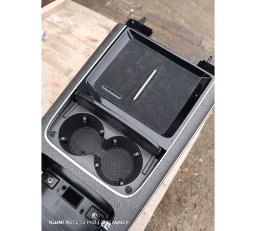 Центральная консоль с подлокотником в сборе