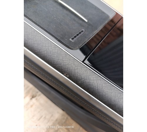 Центральная консоль с подлокотником в сборе