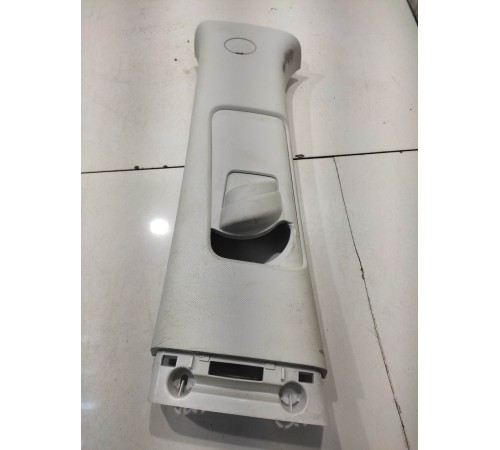 Обшивка центральной стойки (левая, верхняя)