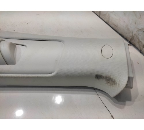 Обшивка центральной стойки (левая, верхняя)