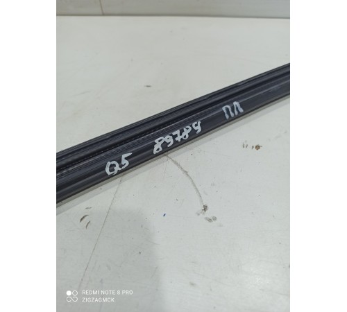 Уплотнитель стекла (передний левый внутренний)