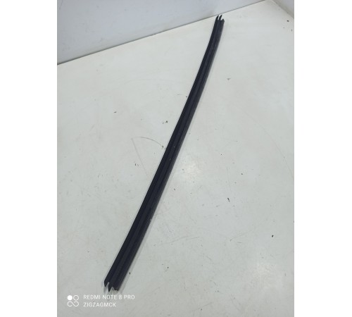 Уплотнитель стекла (передний левый внутренний)