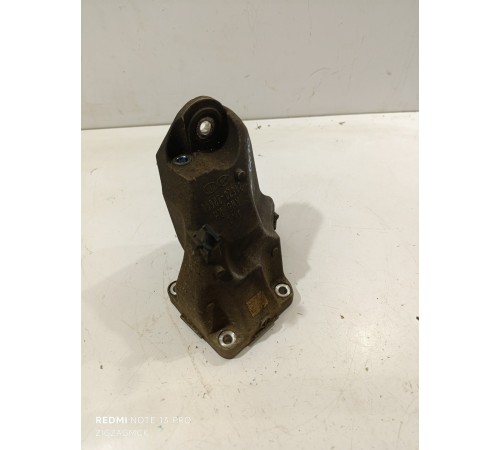 Кронштейн двигателя правый