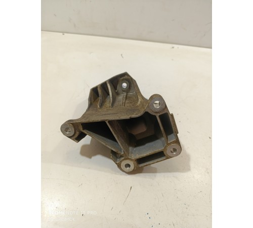 Кронштейн двигателя правый