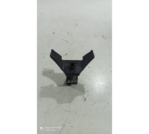 Кронштейн(крепление) фиксации лючка бензобака