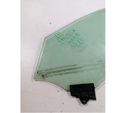 Стекло переднее левое триплекс