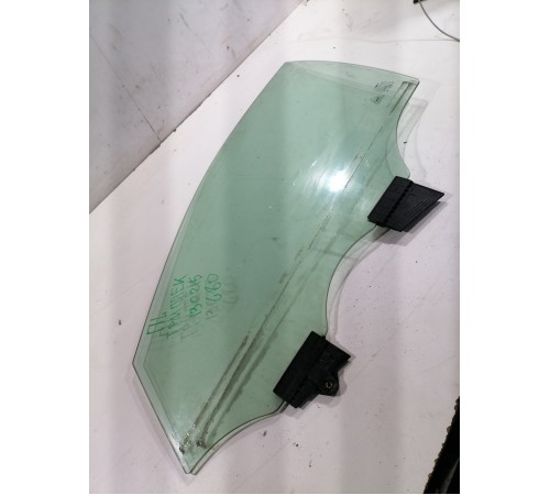 Стекло переднее левое триплекс