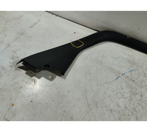 Накладка рамки стекла задняя левая