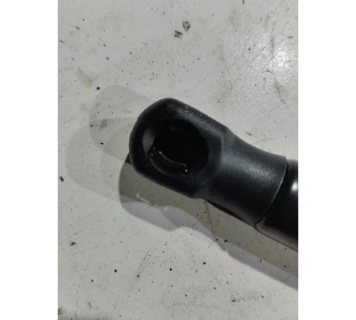 Амортизатор пола багажника