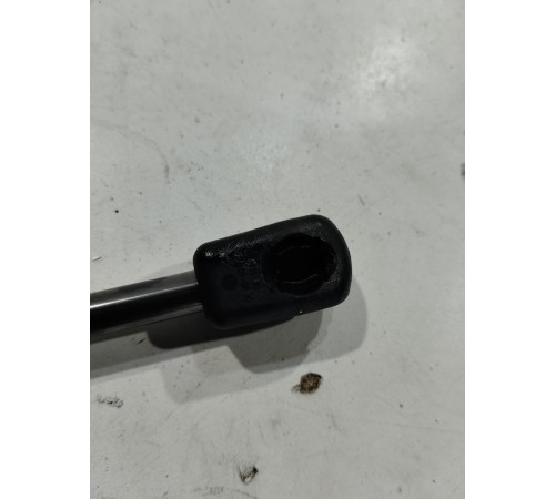 Амортизатор пола багажника