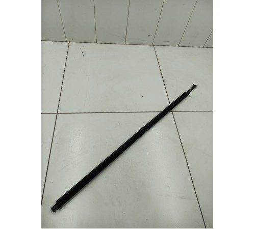 Молдинг двери передний левый