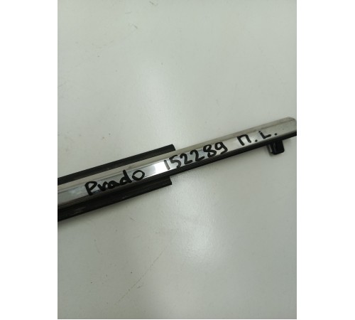 Молдинг двери передний левый