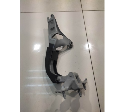 Петля крышки багажника (правая)