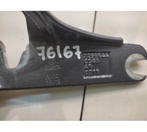 Петля крышки багажника (правая)