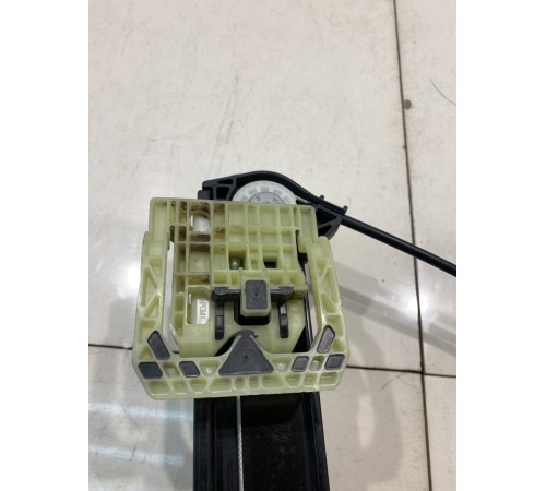 Стеклоподъёмник (передний, правый)