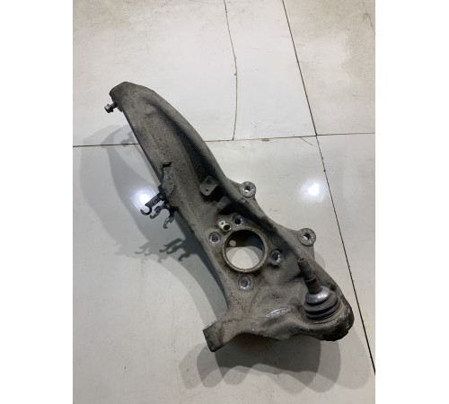 Кулак поворотный(передний правый)