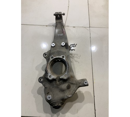 Кулак поворотный(передний правый)