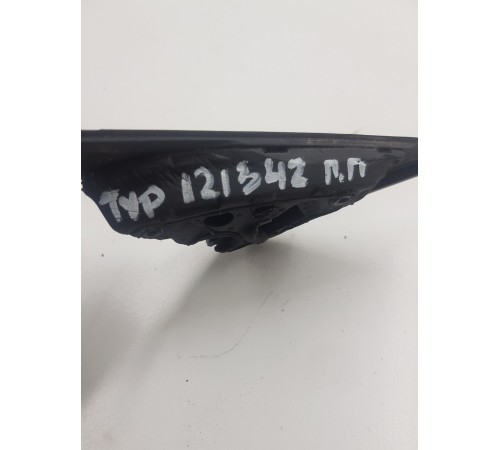 Угол двери передний правый