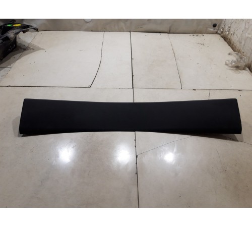 Накладка крышки багажника