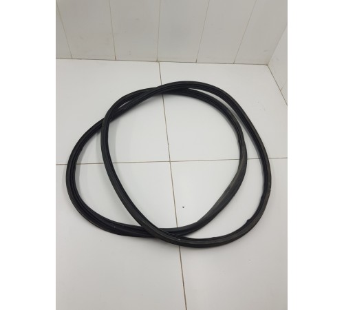 Уплотнитель двери задний правый