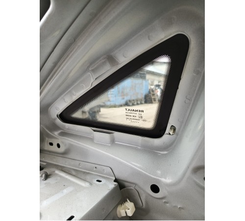 Глухое стекло заднее левое