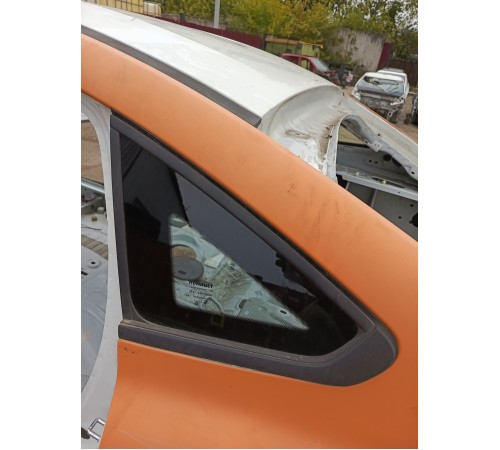 Глухое стекло заднее левое