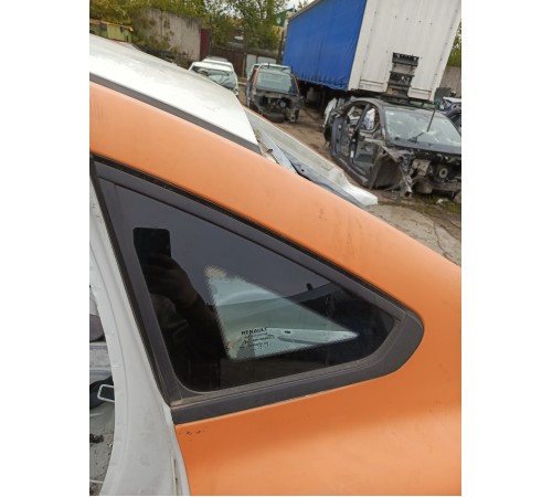 Глухое стекло заднее левое