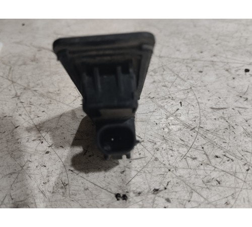 Кнопка открывания крышки багажника