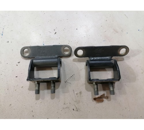 Петли двери багажника