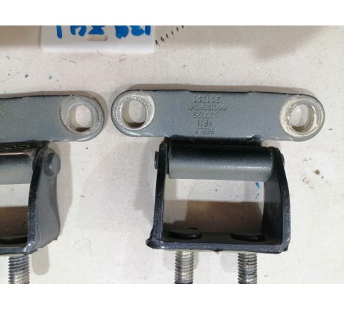 Петли двери багажника