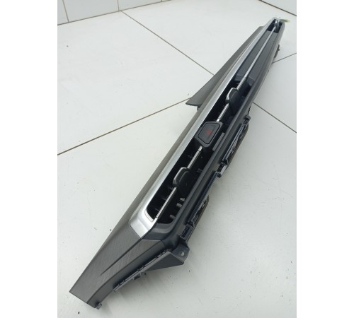 Накладка торпедо декоративная с воздушными дефлекторами