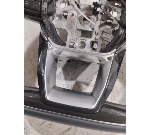 Рулевое колесо в сборе с многофункциональными кнопками