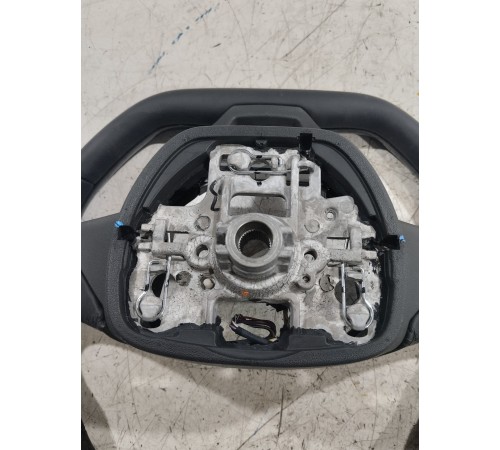 Рулевое колесо в сборе с многофункциональными кнопками