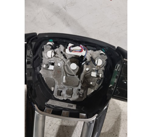 Рулевое колесо в сборе с многофункциональными кнопками