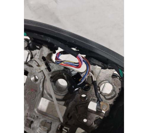 Рулевое колесо в сборе с многофункциональными кнопками