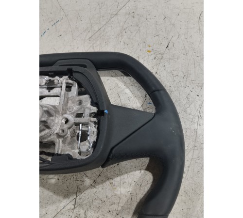 Рулевое колесо в сборе с многофункциональными кнопками