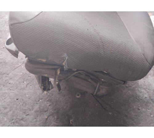 Сиденье правое (пассажирское)