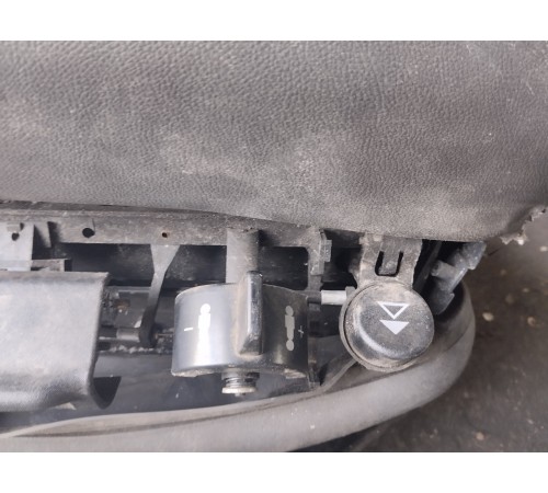 Сиденье правое (пассажирское)