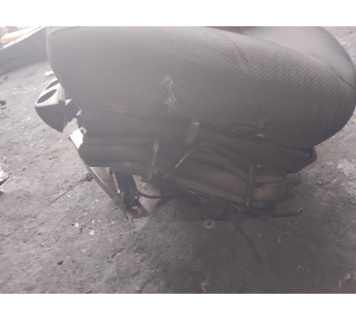 Сиденье правое (пассажирское)