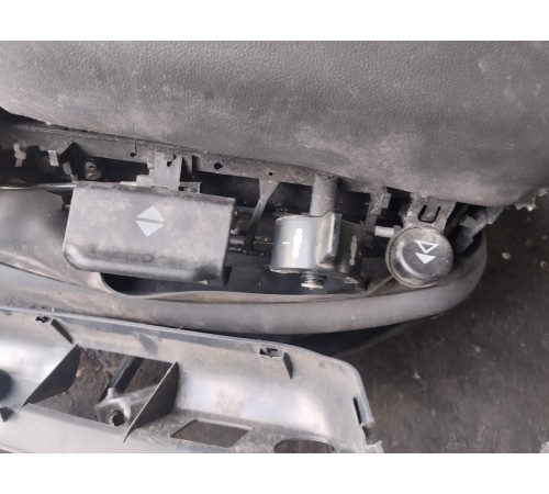 Сиденье правое (пассажирское)