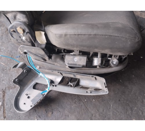 Сиденье правое (пассажирское)