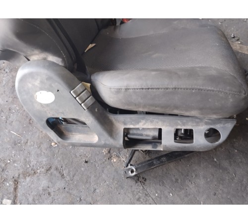 Сиденье правое (пассажирское)