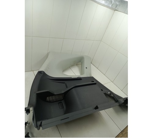 Обшивка багажника задняя левая