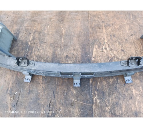 Усилитель переднего бампера