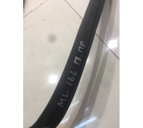 Уплотнитель двери(передний,правый)