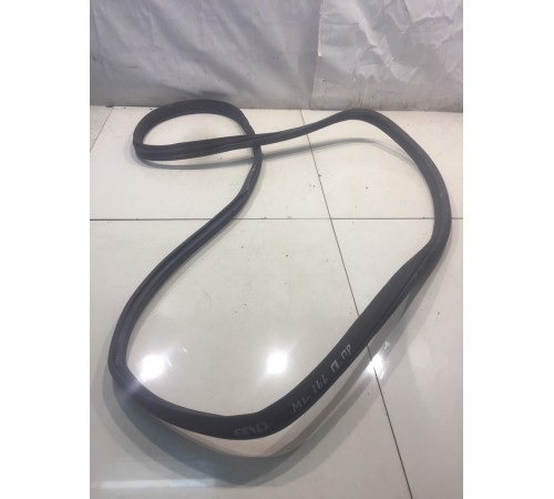 Уплотнитель двери(передний,правый)